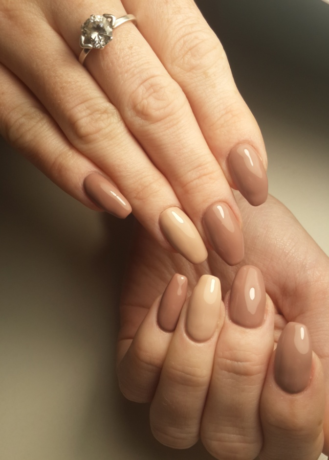 المناكير الذهبي لسهرات الخريف