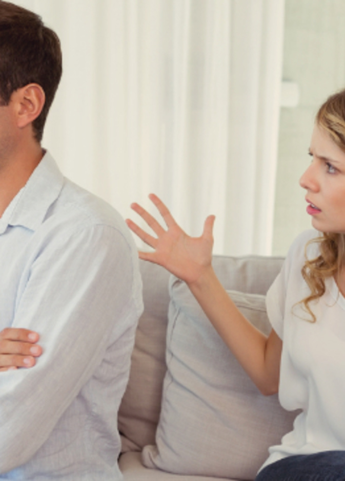 علامات تدل على سيطرة الزوجة على الزوج وشعوره بالإختناق