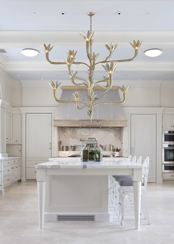 الأسود الجذاب بتناغم رائع مع الخشب في ديكور المطبخ الفخم