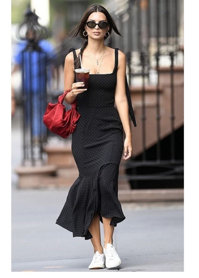 إطلالة عصرية ومريحة اختارتها إميلي راتاجكوسكي في نيويورك