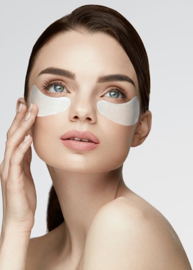 أكياس الشاي الأخضر للحفاظ على جمال العيون.