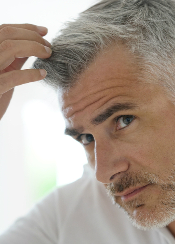 عادات خاطئة تسرع ظهور الشعر الابيض للرجال