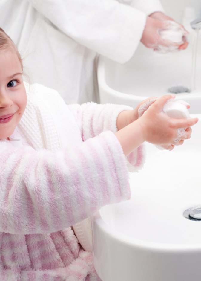 كيف تجعل الأم طفلها حريص على النظافة والإهتمام بنفسه