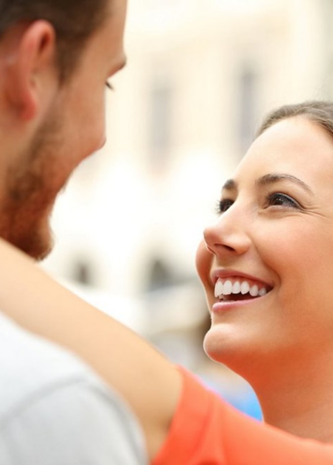 أسباب إختيار الرجل لإمرأة تشبه حبيبته السابقة