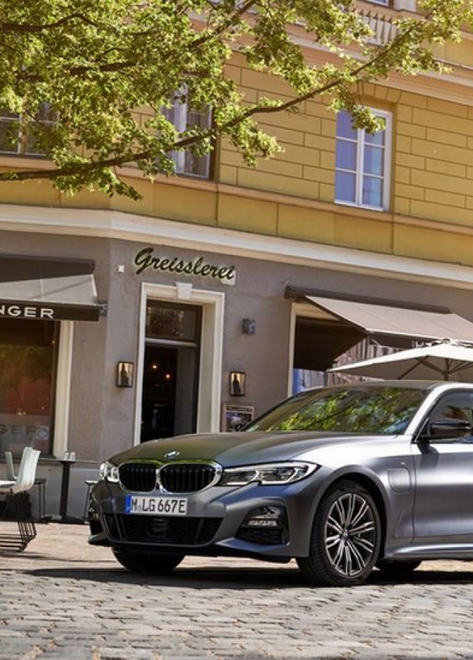BMW تكشف تفاصيل نسختها الهجينة 330e من طراز العام 2020 لسيارتها للفئة الثالثة