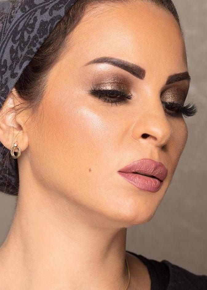 والدة حلا الترك تبدأ بالاهتمام بجمالها