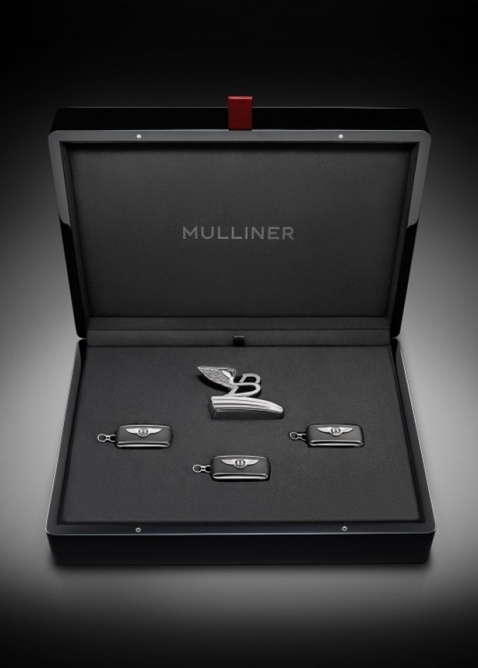 احتفالاً بالذكرى المئوية لتأسيسها BENTLEY تبتكر تحفة فنية تذكارية مصمّمة على شكل صندوق خشبي فاخر للمفاتيح