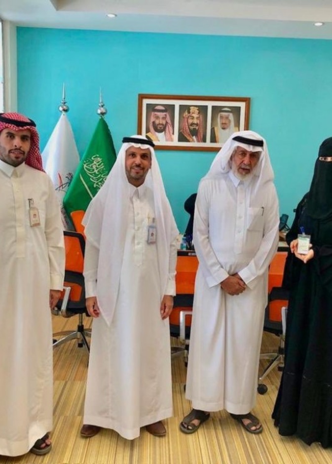 الجوهرة الطاسان أول سعودية تتسلم رخصة إرشاد سياحي في القصيم