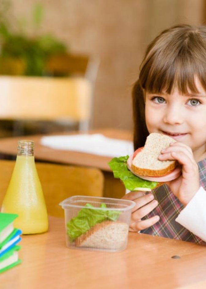 نصائح للأم لسلامة الطعام داخل علبة الطعام المدرسية  