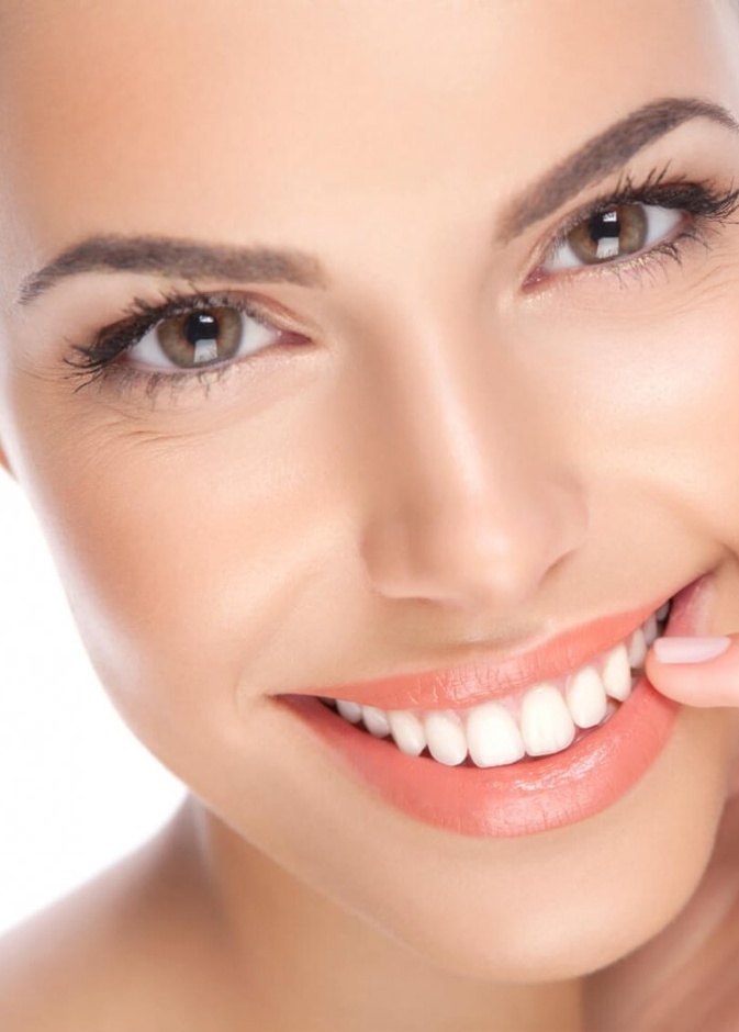 إليك طريقة ملء الفراغ بين أسنانك الأمامية لتحصلي على أسنان مثالية وابتسامة رائعة