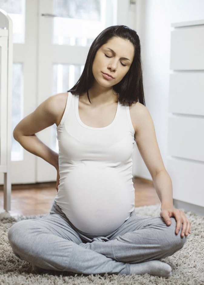 تمرين الركوع لعلاج آلام الظهر اثناء الحمل في المنزل