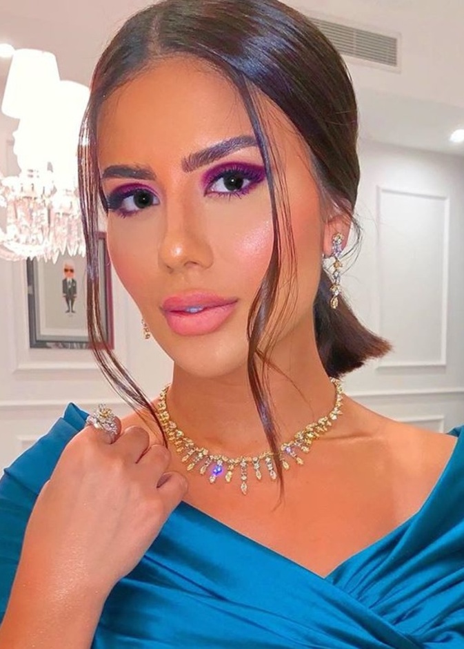 نهى نبيل بصيحة المكياج الملون