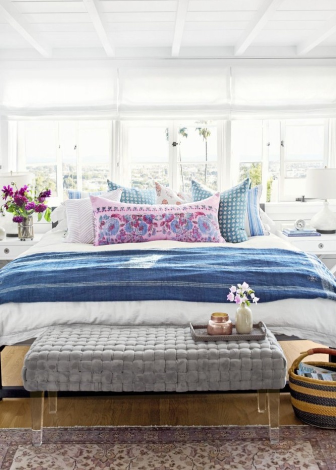 اكسسوارات ملونة تضيف البهجة على غرف النوم