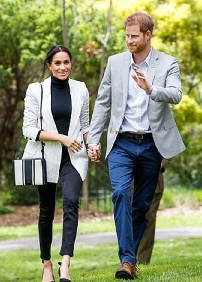 الأمير هاري وزوجته في مطعم للطبقة المتوسطة