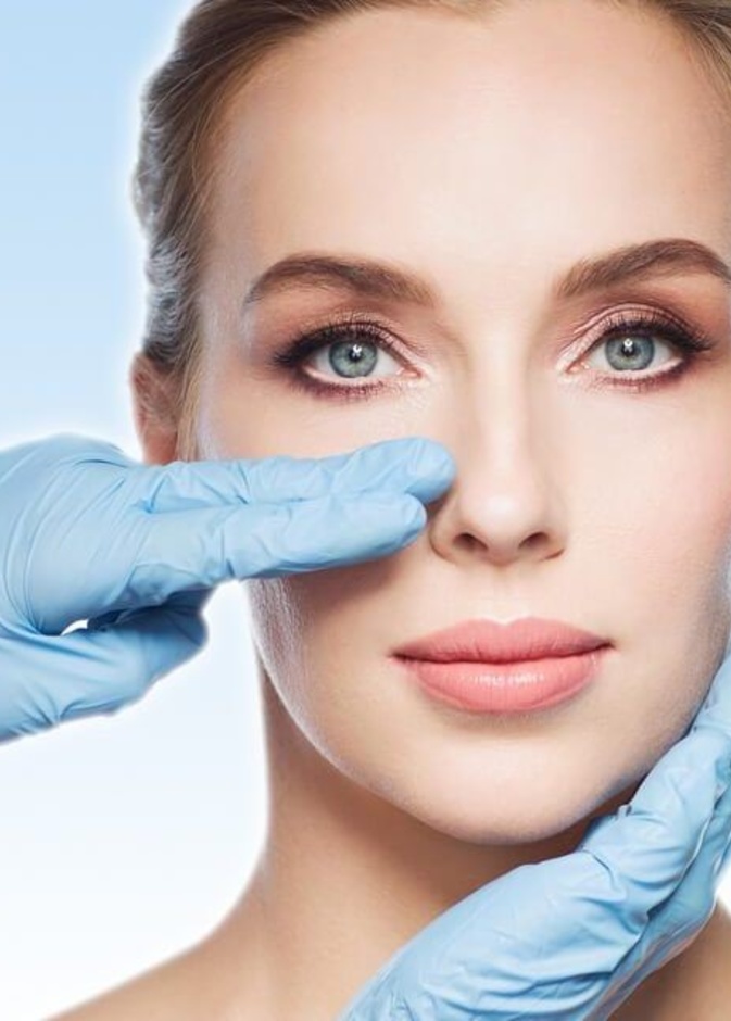 الفرق الرئيسي بين الأنف اللحمي والأنف العظمي هو سماكة جلد الأنف