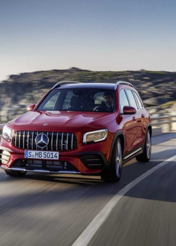 أستون مارتن تحدد موعد طرح DBX