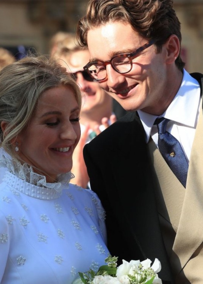 الأميرتان بياتريس ويوجين وصديقة الأمير هاري السابقة في حفل زفاف إيلي غولدينغ