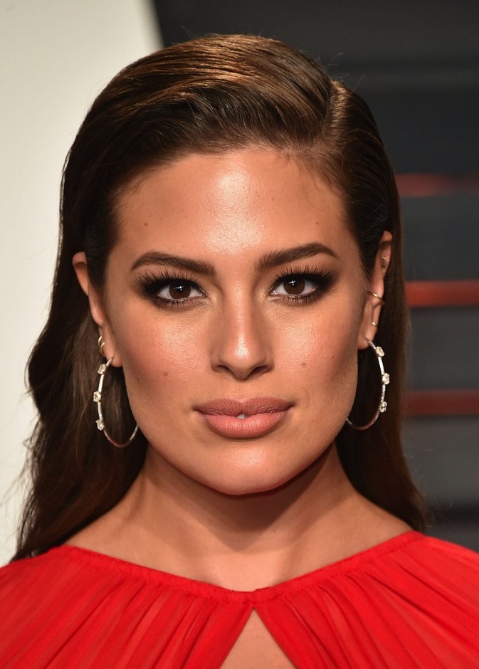 روتين اشلي غراهام Ashley Graham للعناية ببشرتها أثناء الليل