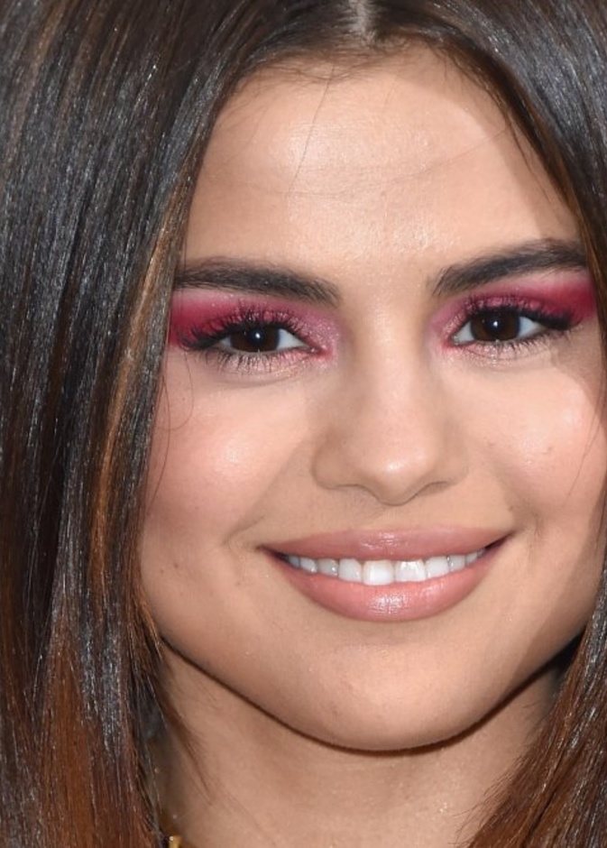 اعتمدي درجات اللون الوردي لإطلالة أنثوية