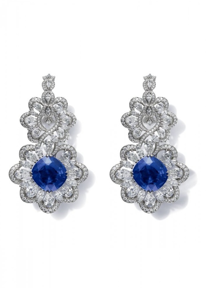 أقراط بأحجار الياقوت الأزرق من شوبارد 