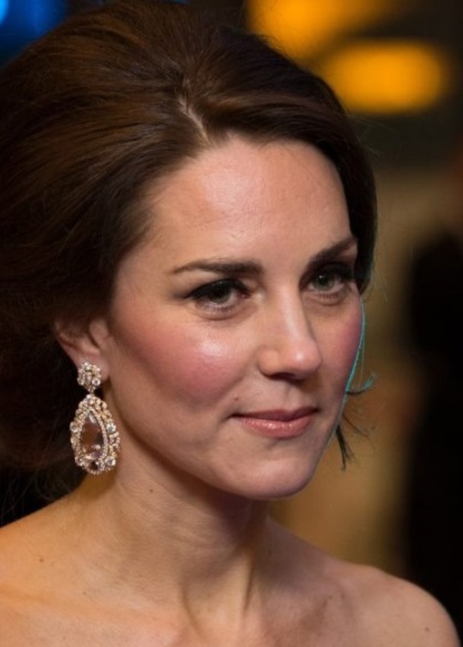 كيت ميدلتون بمجوهرات ثقيلة من كارتييه Cartier