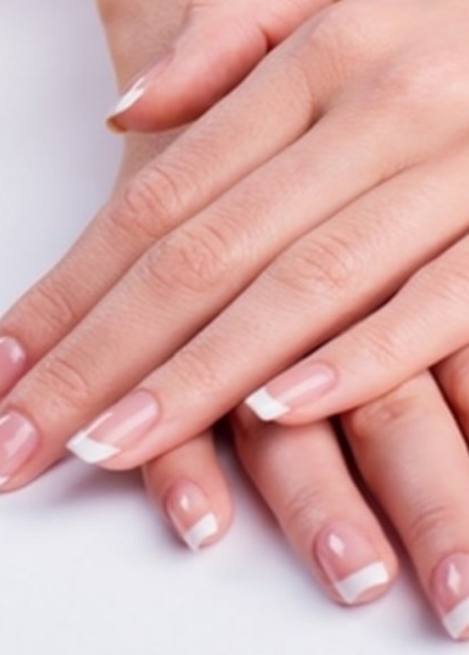 الحليب من المكونات الفعالة مع صفار البيض لمنع تكسر الاظافر