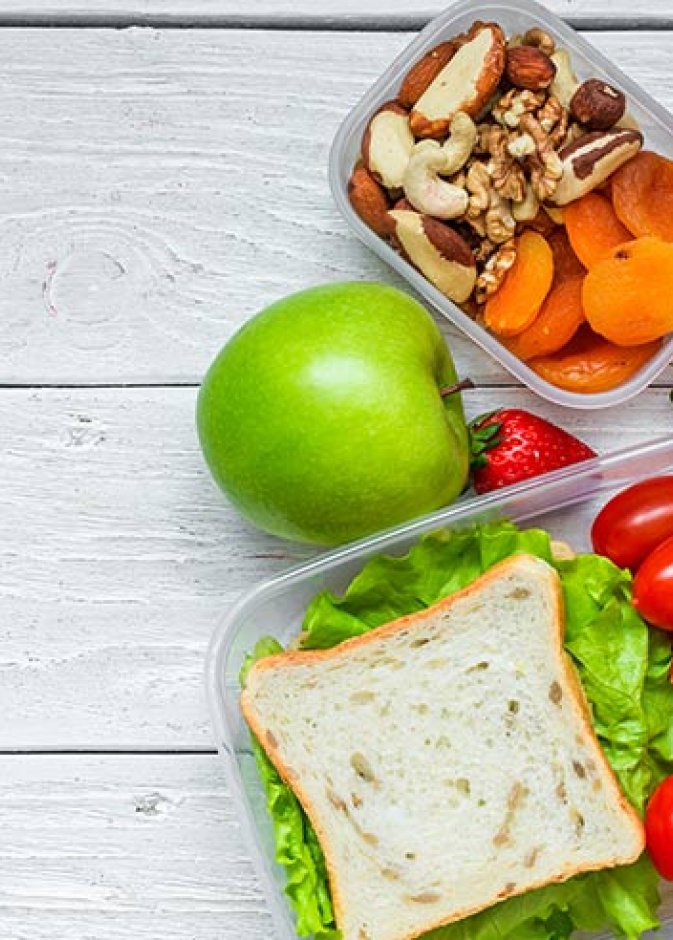 مكونات صندوق الغداء الصحي لطفل المدرسة بتوصية خبراء التغذية 
