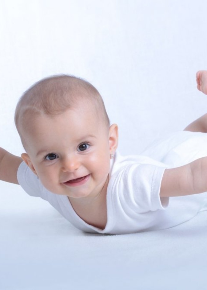 انتباه الطفل الرضيع للأشياء يبدأ مع بداية الشهر الثاني لحين رؤية التفاصيل في الشهر السادس