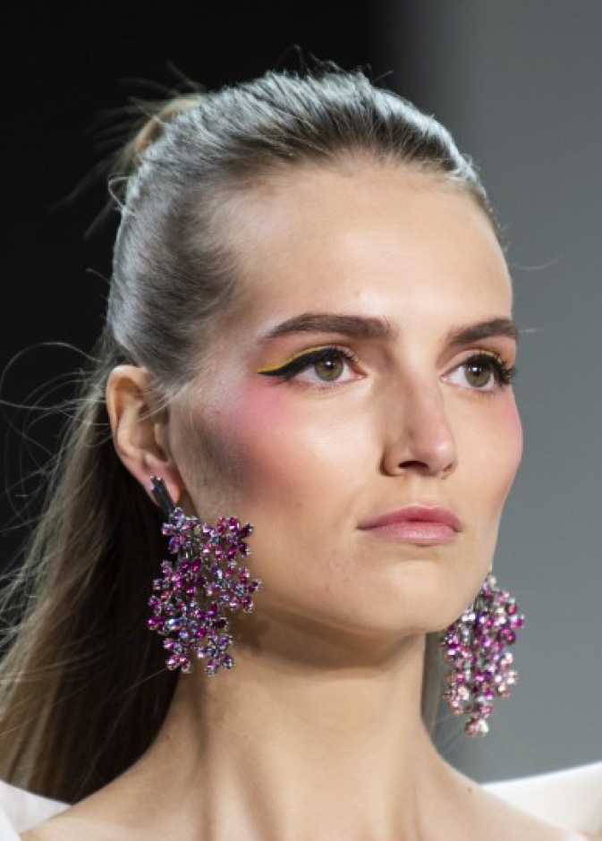 بلاشر زهري على حدود العينين من دار Tadashi Shoji