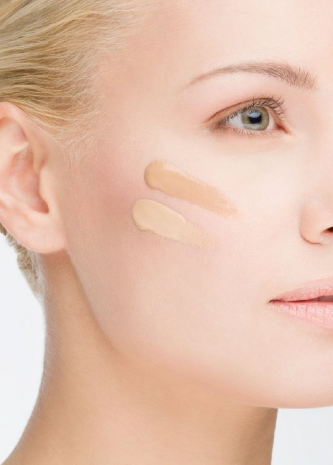 تعرفي على طرق تحديد درجة لون البشرة قبل شراء منتجات الوجه