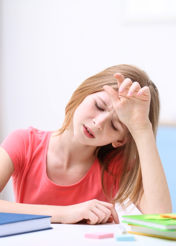 ما هي محفزات نوبات الصداع النصفي عند الأطفال وطرق العلاج