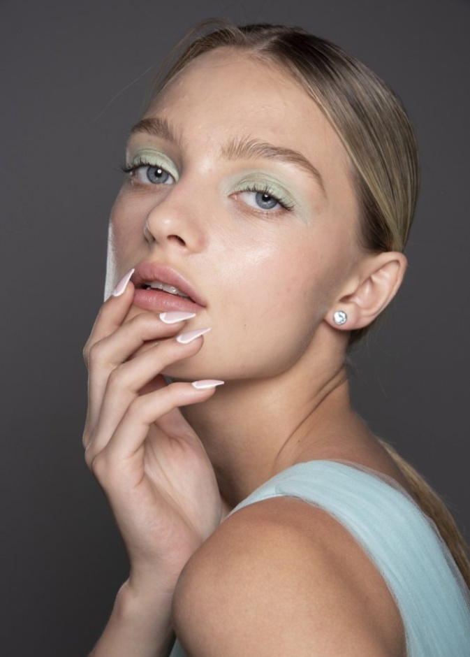 طلاء أظافر بأشكال هندسية