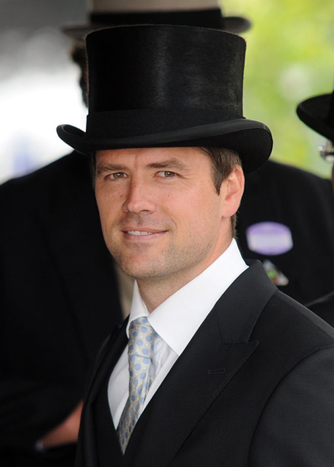 مايكل أوين تعرض لموقف محرج أمام الملكة