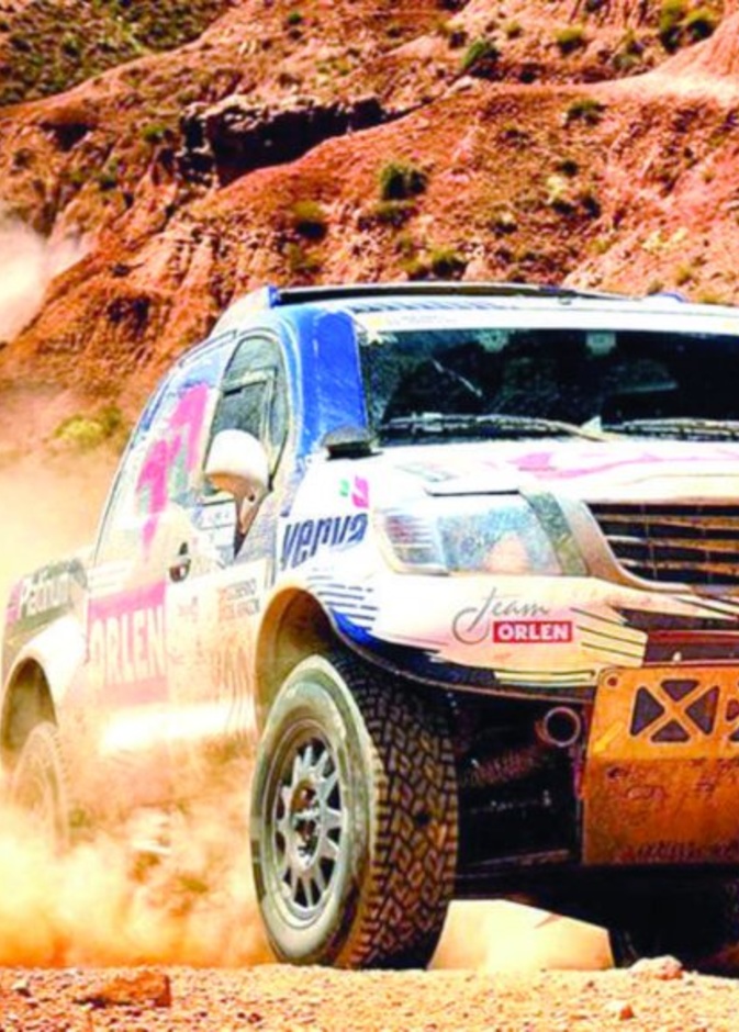 سبقا سيارات