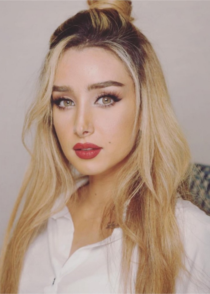 هنا الزاهد تتميز بمكياجها الناعم