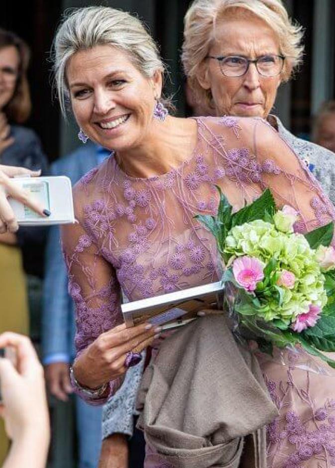 الملكة ماكسيما تزور "مقهى مرضى الزهايمر"