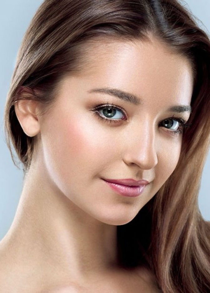 اختاري الالوان الفاتحة والمحايدة لوضعها على الجفون