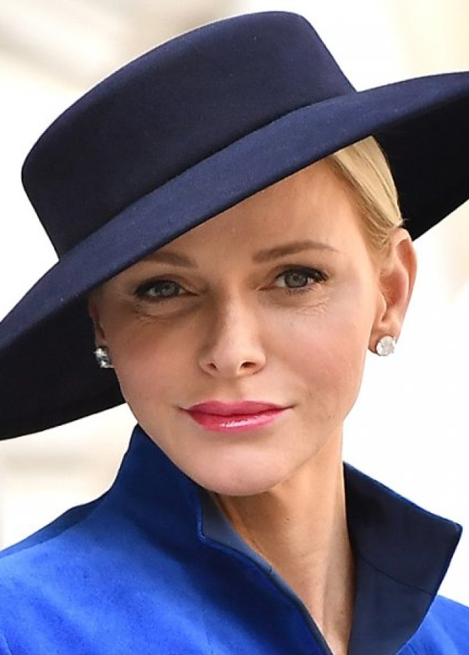 أميرة موناكو تنشر صورة جديدة لطفليها التوأم بمناسبة موسم العودة من المدارس