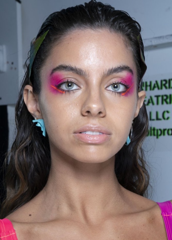 ظلال عيون مميز على الجفن الأسفل