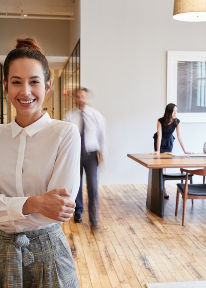 تجملي بالابتسامة لاداء افضل في العمل