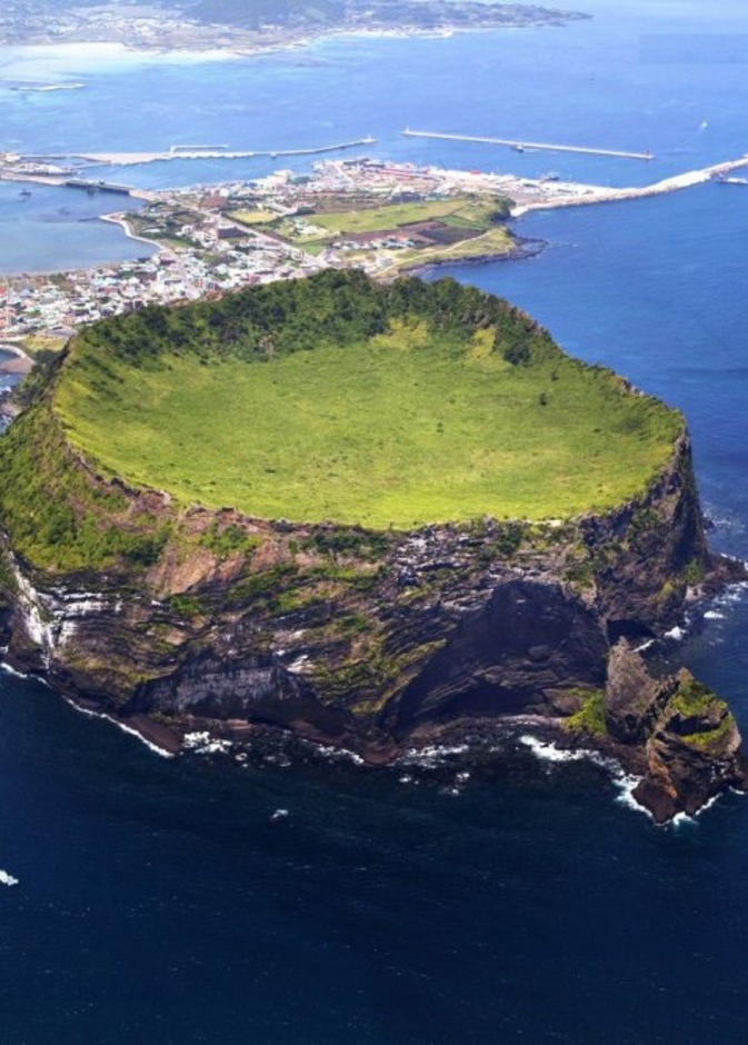 Cheonjiyeon جزيرة جيجو كوريا - افضل الاماكن لقضاء شهر العسل في شهر نوفمبر 2019 - شلالات