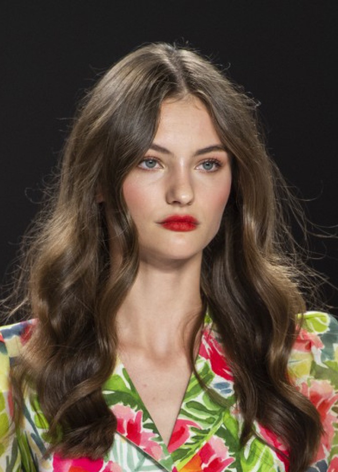 أحمر شفاه زهري لماع من اختيار Christian Cowan