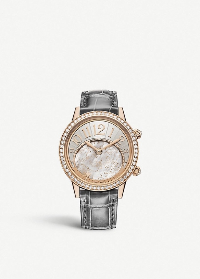 تصميم ساعة أنيق للمرأة الراقية بتفاصيل مينا صدف جميل وسير جلد تمساح بلون اورجواني من Vacheron Constantin