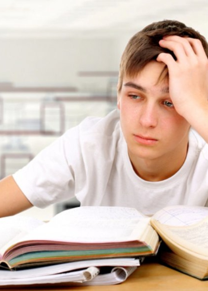 5 أسباب وراء إنخفاض المستوى التعليمي للأطفال في سن المراهقة