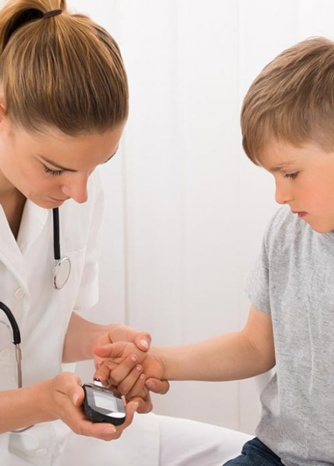 نصائح طبية لحماية أطفال السكري من ظاهرة الوصم الإجتماعي