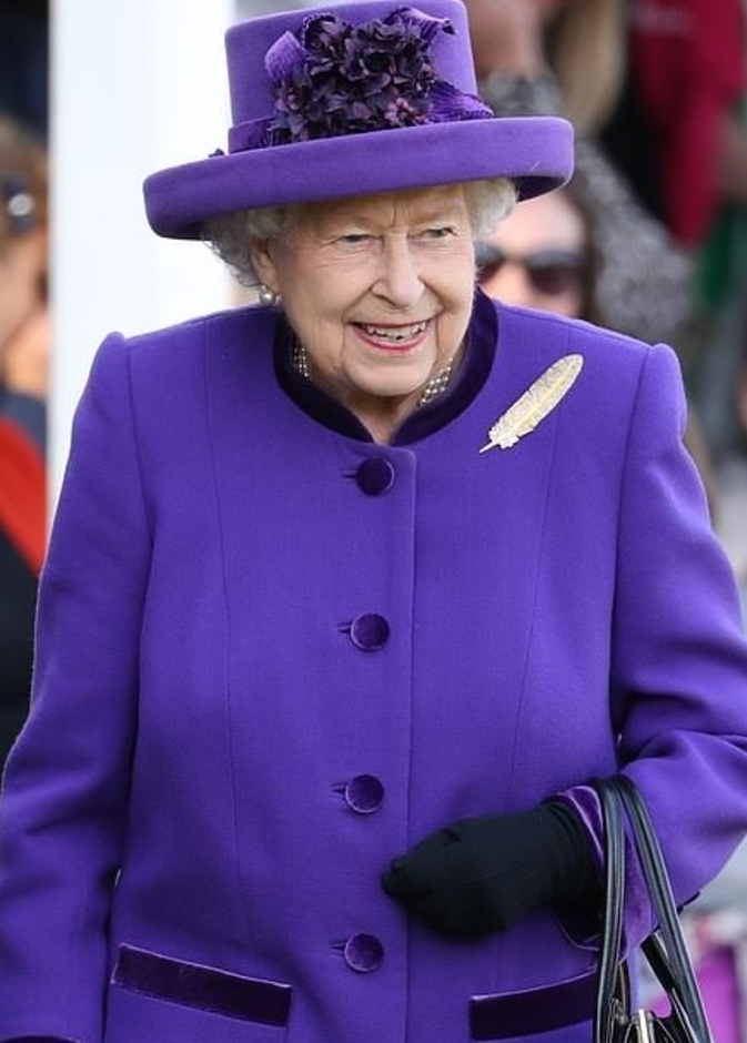  الملكة غاضبة من سفر ميغان ماركل إلى نيويورك