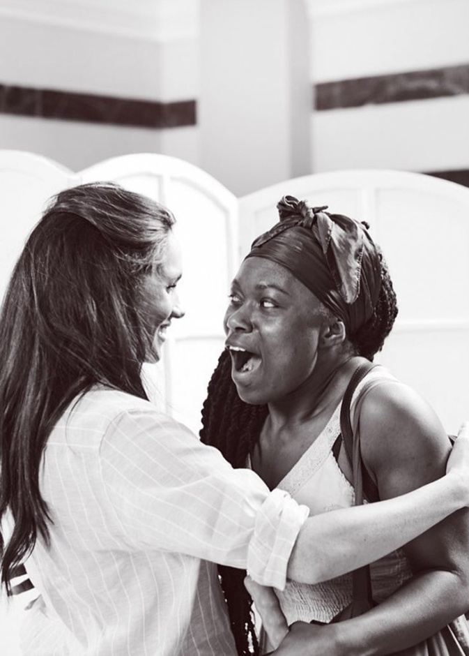 الكثير من الضحك والطاقة الإيجابية