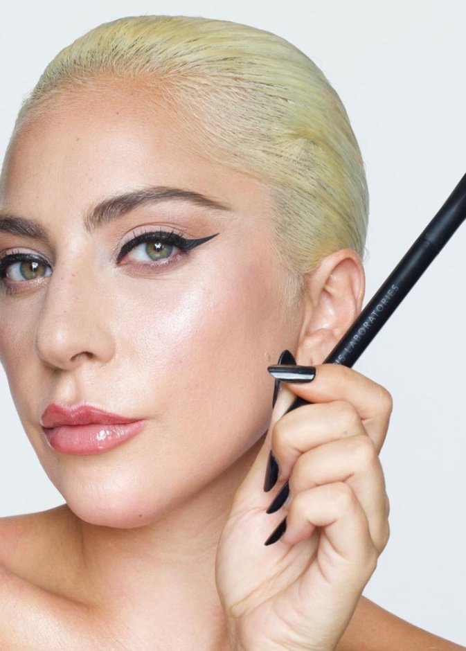 كحل أسود داكن من علامة ليدي غاغا Haus Laboratories