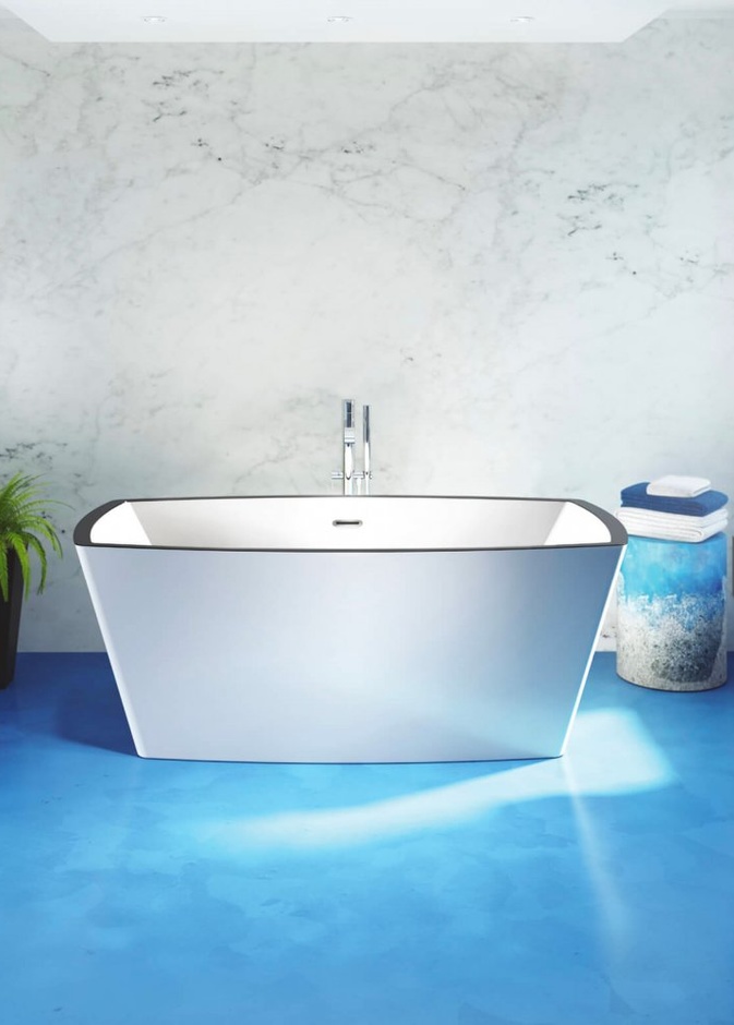 حوض استحمام فريد ومميز.