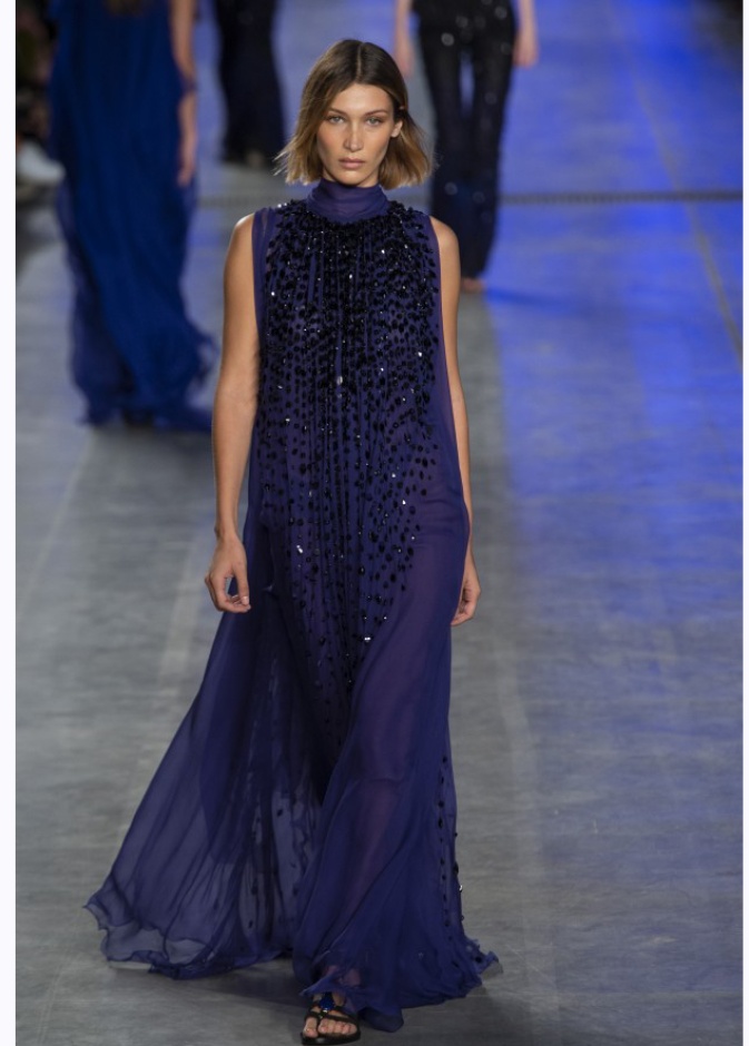  فساتين سهرة مطرزة بالكريستال من ‏Alberta Ferretti‏ ‏‎ ‎خلال اسابيع الموضة 2019
